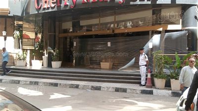 غلق وتشميع فندق شهير بالإسكندرية بعد غلقه إداريا منذ عدة أيام 