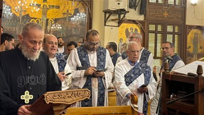 توافد الأقباط علي كنيسة العذراء مريم بالمنصورة للاحتفال وأداء صلوات أحد السعف (صور)
