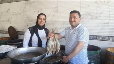 جولة داخل قلعة الفسيخ بنبروه في الدقهلية و100 سنة على سر الصنعة (فيديو)