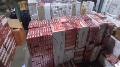 بهدف الاحتكار، ضبط 135 ألف عبوة سجائر مهربة في مخزن بالظاهر