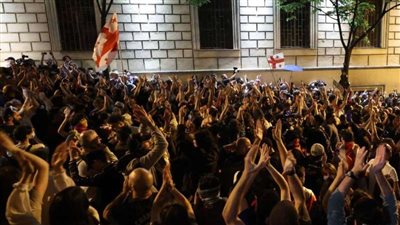 الآلاف يتظاهرون في جورجيا ضد قانون «التأثير الأجنبي»