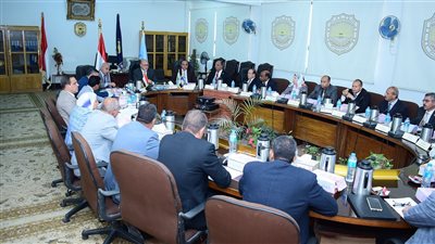 مجلس جامعة سوهاج يحدد موعد امتحانات نهاية العام ويوافق علي إنشاء وحدة لحقوق الإنسان 