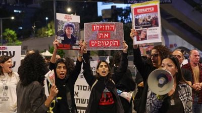 عائلات الأسرى الإسرائيليين: الحكومة ضحت بالمختطفين وعليها قبول إنهاء الحرب وإعادتهم بدلا من دخول رفح