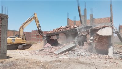 إزالة 5 حالات تعد على الأراضي الزراعية وأملاك الدولة في قنا