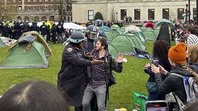 طلاب جامعة هارفارد يوسعون رقعة مخيمهم التضامني مع فلسطين (فيديو)