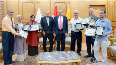 مجلس جامعة بني سويف يكرم أعضاء الجهاز الإداري ممن بلغوا سن المعاش