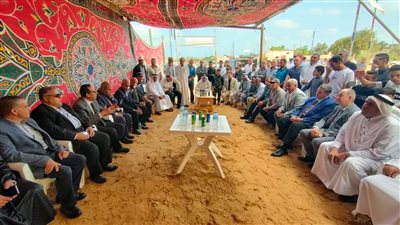 محافظ شمال سيناء يلتقي شيوخ وعواقل مدينة الشيخ زويد 