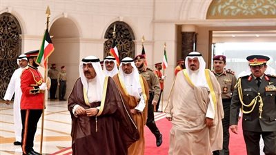  مراسم استقبال رسمية لأمير الكويت بالاتحادية، السيسي ومشعل يصافحان حرس الشرف