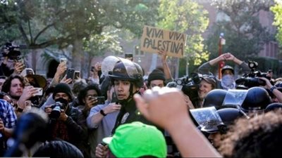 اعتقال متظاهرين داعمين لفلسطين في جامعة بتكساس الأمريكية (فيديو)