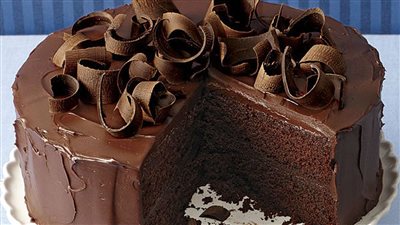 طريقة عمل كيكة الشوكولاتة باحترافية وزي الجاهزة بأقل التكاليف