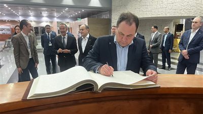 رئيس وزراء بيلاروسيا يزور المتحف القومي للحضارة وأهرامات الجيزة (صور)