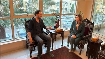 وزيرة الثقافة تزور بيت العود العربي في أبو ظبي لبحث تعزيز التعاون