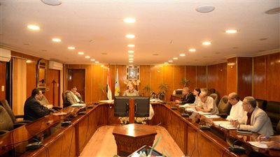 محافظة أسيوط تناقش مستجدات تنفيذ مشروعات الخطة الاستثمارية بالقوصية وأبنوب