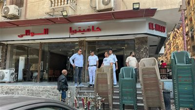 غلق وتشميع 3 مقاهى للتعدي على الطريق العام بالمريوطية في الجيزة
