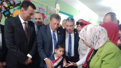 مدير تعليم البحيرة ورئيس مدينة النوبارية يفتتحان معرض ختام الأنشطة