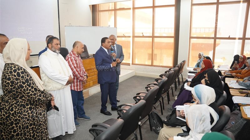 صورة من جولة المحافظ