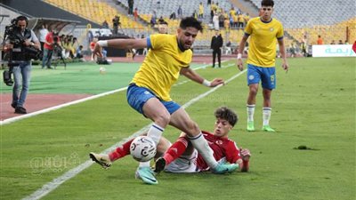 إمام عاشور يسجل هدف الأهلي الثاني في شباك الإسماعيلي (صور)