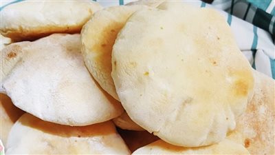 طريقة عمل العيش الشامي، في دقائق وبأقل تكلفة