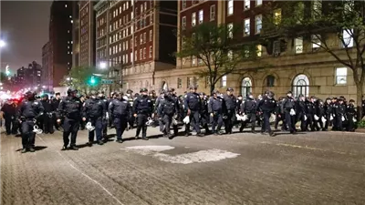 تأهب في صفوف الشرطة الأمريكية استعدادا لفض اعتصام جامعة كاليفورنيا (فيديو)