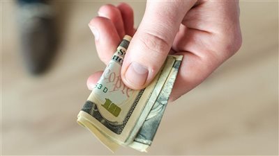 تفسير حلم العثور على الفلوس في المنام وعلاقته بالرزق الوفير وسماع أخبار سعيدة 