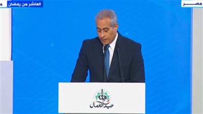 انطلاق احتفالية عيد العمال بحضور الرئيس السيسى وكبار رجال الدولة (بث مباشر) 