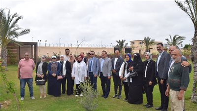 وفد من جامعة دمنهور يزور المعهد القومي لعلوم البحار بالإسكندرية 