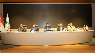 نقابة عمال البريد تناقش أوضاع الموظفين بالهيئة 