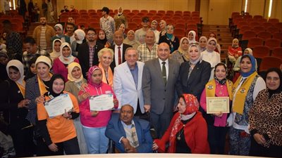 تكريم الرياضيين من ذوي الهمم بكلية الأعمال بجامعة الإسكندرية (صور)
