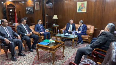 محافظ الغربية يناقش مع رئيس صندوق التنمية الحضرية الموقف التنفيذي لتطوير المناطق العشوائية