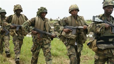  محاكمة ضابطين  في نيجيريا تسببا في مقتل 85 مدنيا بطائرة بدون طيار