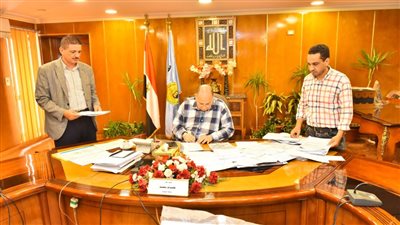 محافظ أسيوط يعلن تشكيل اللجان الفنية لتطبيق قانون التصالح الجديد 