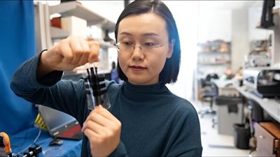 يحافظ على دقة الاستشعار، تطوير أول جلد إلكتروني قابل للتمدد في العالم