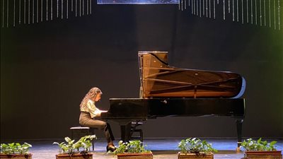  أنامل غادة شاكر تمتزج بالبيانو على المسرح الصغير بالأوبرا (صور)