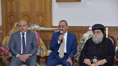 محافظ الإسماعيلية يزور كنائس المحافظة لتقديم التهنئة بعيد القيامة (صور) 