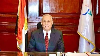 محافظ الأقصر يوجه بدعم المشروعات المتوافقة مع المعايير البيئية والتكنولوجية