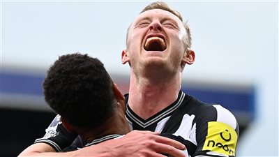 نيوكاسل يضرب بيرنلي برباعية في الدوري الإنجليزي