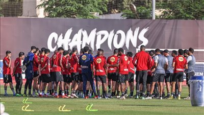 لاعبو الأهلي يتبرعون بجزء من رواتبهم لأسر 