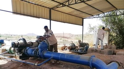 محافظ أسوان يوجه بتحسين ضغوط مياه الشرب (صور)