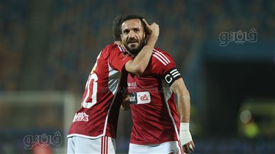 معلول يُعيد شارة الكابتن لـ نيدفيد بعد نهاية مباراة الأهلي أمام الجونة (فيديو) 
