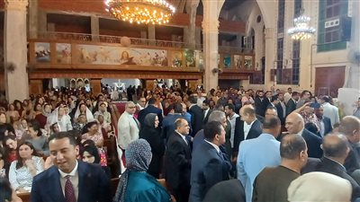 أقباط البحيرة يحتفلون بقداس عيد القيامة المجيد في دمنهور (صور)