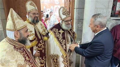 مدير أمن بورسعيد يهنئ كهنة كنيسة الأنبا بيشوي بعيد القيامة المجيد (صور)