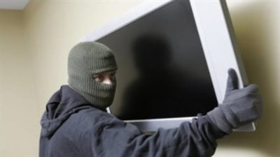 سرقة 5 شاشات من فندق بقنا أثناء نوم الموظفين 