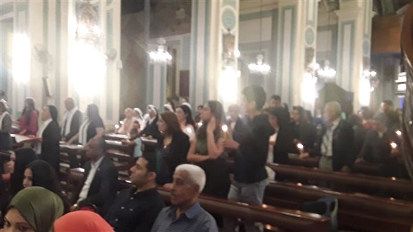 أقباط الإسكندرية يحتفلون بعيد القيامة (فيديو)