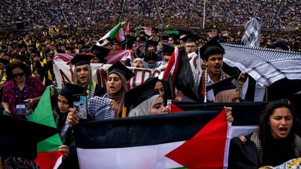 مؤيدون لفلسطين يقتحمون حفل تخرج بجامعة ميشيجان الأمريكية (فيديو)