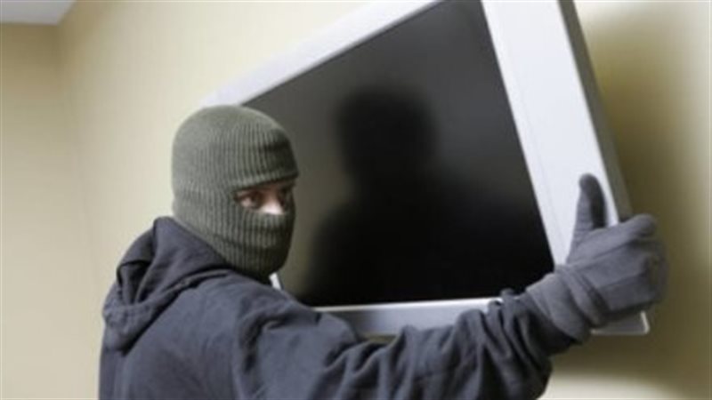 سرقة 3 أفراد أمن
