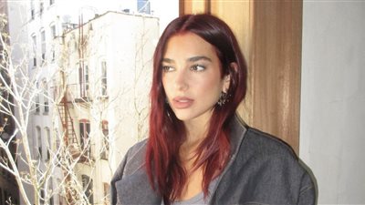 دوا ليبا تتألق خلال استضافتها في برنامج SNL (فيديو)