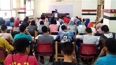 إقبال كبير على المراجعات النهائية لمناهج الشهادتين الإعدادية والثانوية 