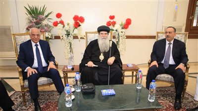 أحمد راشد يزور مطرانية شمال الجيزة لتقديم التهنئة بمناسبة عيد القيامة (صور)