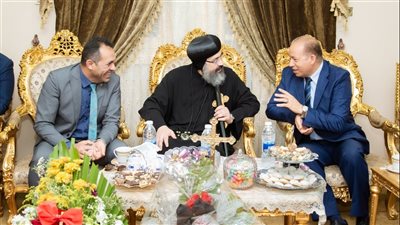 رئيس جامعة المنصورة يهنئ الأقباط بعيد القيامة (صور)