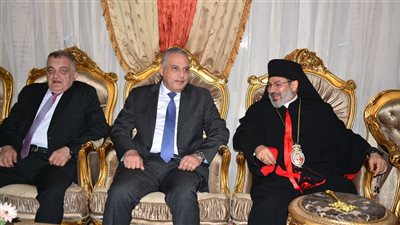 محافظ سوهاج يزور المطرانيات ويقدم التهنئة للأقباط بمناسبة عيد القيامة (صور)